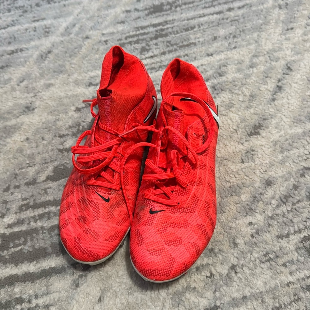 Soccer cleats